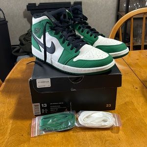 Air Jordan 1 Mid SE